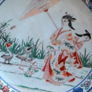 A RARE JAPANESE IMARI SAUCER DISH, First half 18th century
