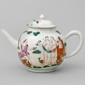 A CHINESE FAMILLE ROSE TEAPOT AND COVER DEPICTING ‘THE JUDGMENT OF PARIS’, Qianlong 1736-1795