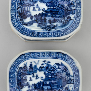 A PAIR OF CHINESE BLUE AND WHITE TRENCHER SALTS, Qianlong (1736 – 1795)