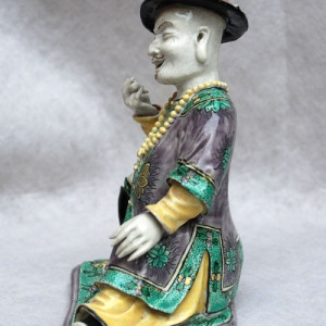 A CHINESE FAMILLE VERTE KANGXI BISCUIT FIGURE OF A DIGNITARY, Kangxi (1662-1722)