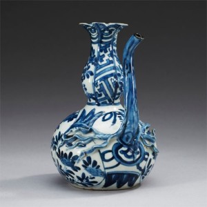 A CHINESE BLUE AND WHITE KRAAK ‘POMEGRANATE EWER’ KENDI, 1595-1610