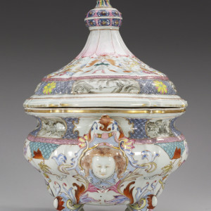 A FINE AND RARE FAMILLE ROSE TUREEN, COVER AND STAND, Qianlong (1736-1795)