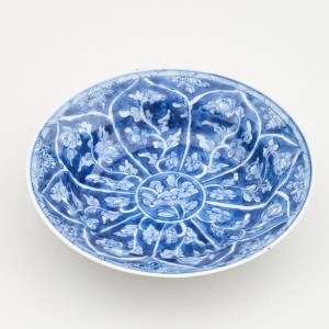 A CHINESE BLUE AND WHITE CHOCOLATE CUP, COVER, AND STAND, Kangxi (1662 – 1722)