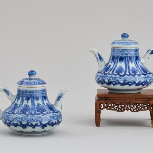 A PAIR OF CHINESE BLUE AND WHITE MINIATURE TEAPOTS AND COVERS, Kangxi (1662 - 1722)