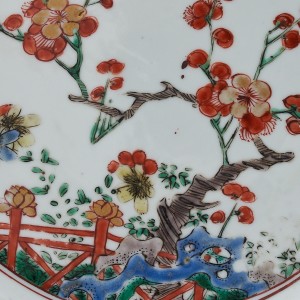 A CHINESE VERTE/IMARI PLATE, Kangxi (1662 - 1722)
