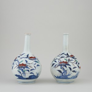 A PAIR OF JAPANESE BOTTLE VASES , 18th century