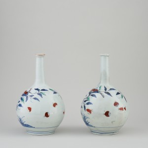 A PAIR OF JAPANESE BOTTLE VASES , 18th century