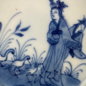 An Interesting Chinese Blue and White 'Dame au Parasol' Saucer, Qianlong (1736-1795)