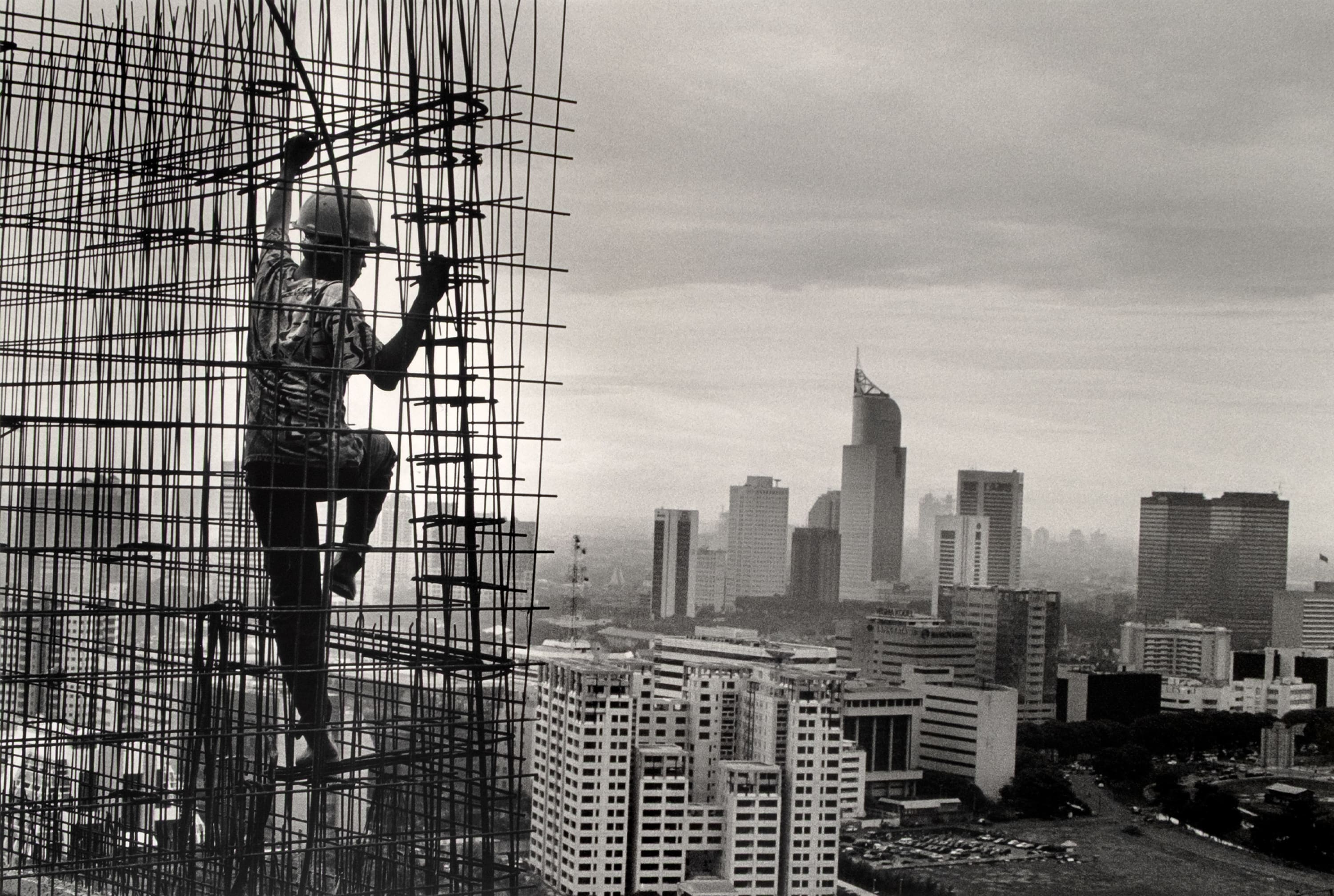 Sebastião Salgado, The construction of the Rasuna complex in the commercial and financial district of Kuningan, Jakarta, Indonesia, 1996