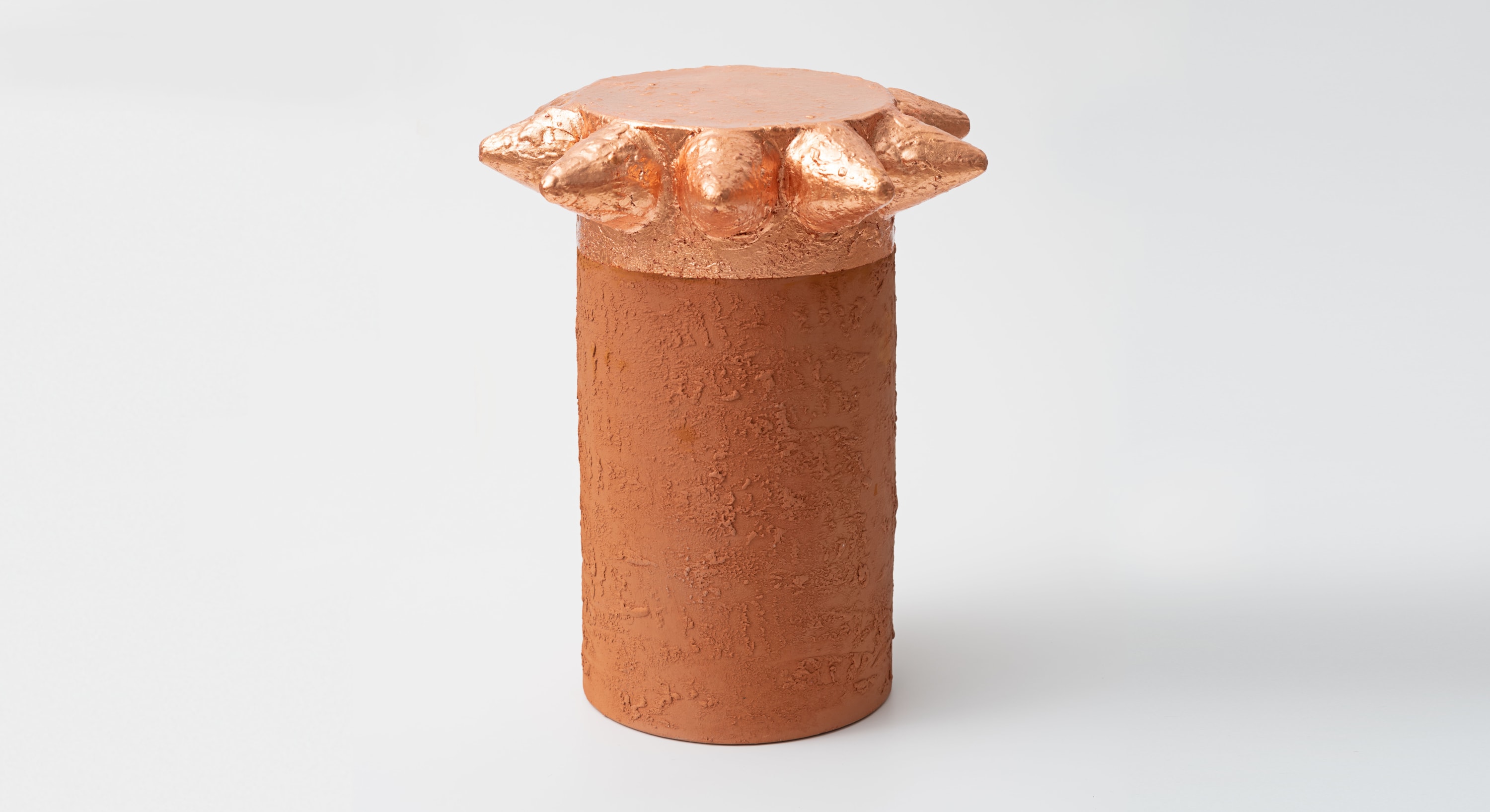 C A M P A N A “Sopro na argila II”, 2022 terracota e folha de estanho terracotta, tin foil...