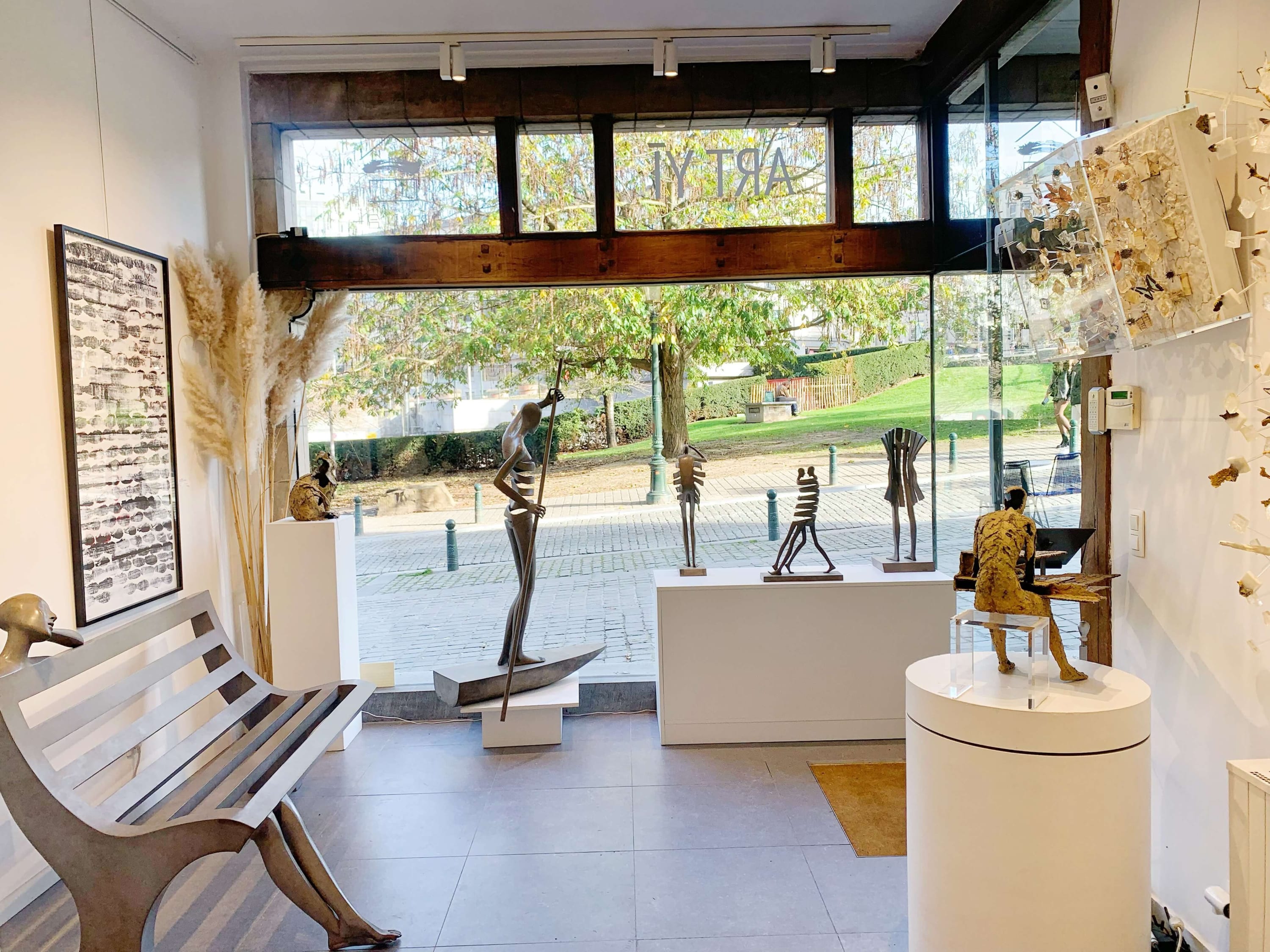 Visitez notre galerie de 100m2 au Mont des Art et à la gare de Bruxelles-Central, A 200m de la Grand-Place...