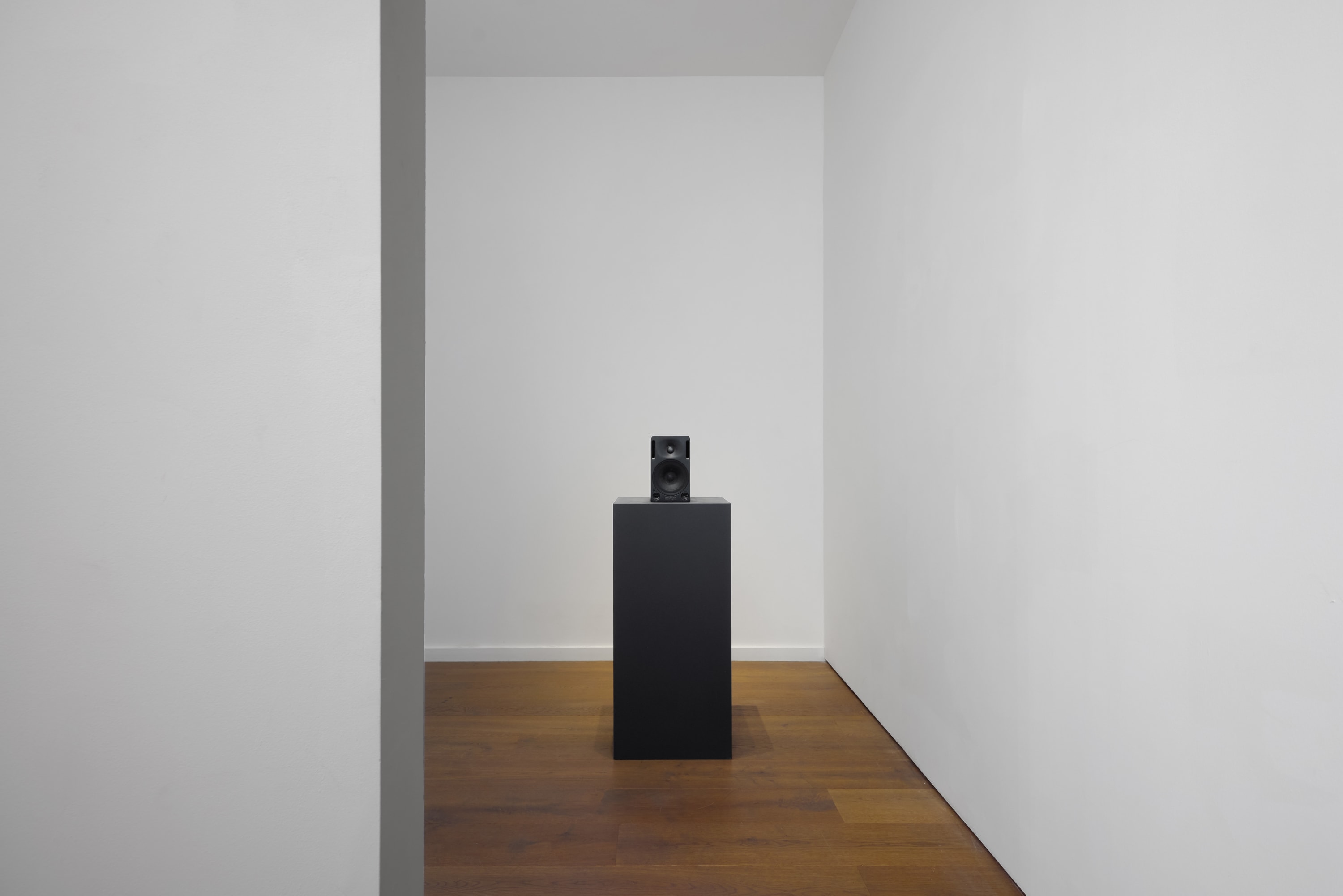 Installation view: Ivan Seal: Grottoesque, Alma Pearl, London (2025). © Ivan Seal. Courtesy of the Artist and Alma Pearl, London