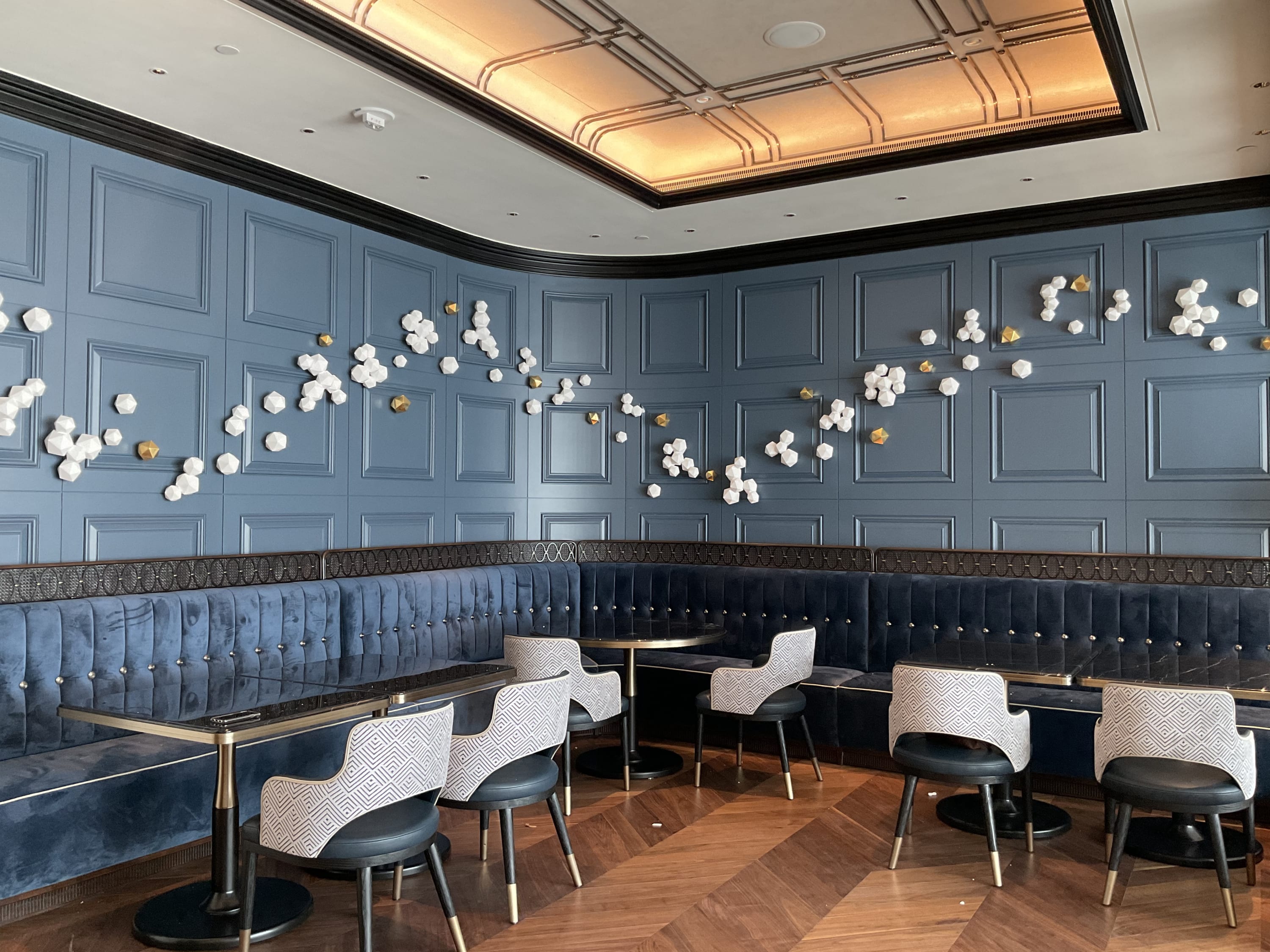 Mo Cornelisse's 'Kubus Wave Length with Gold'