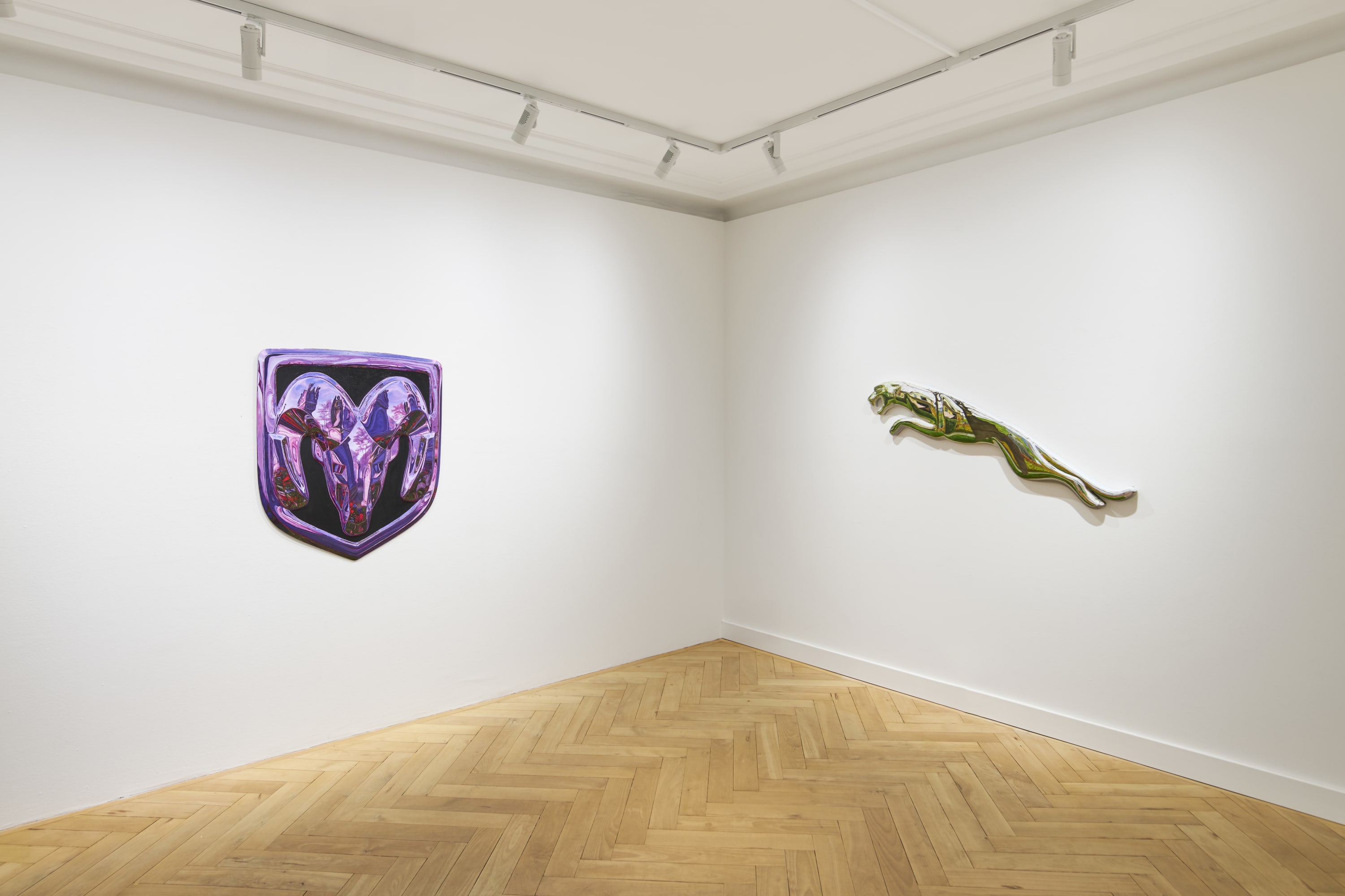 It is the hood ornaments of well-known car manufacturers that make the world in Warp Drive experienceable. Jason Rohr prompts...