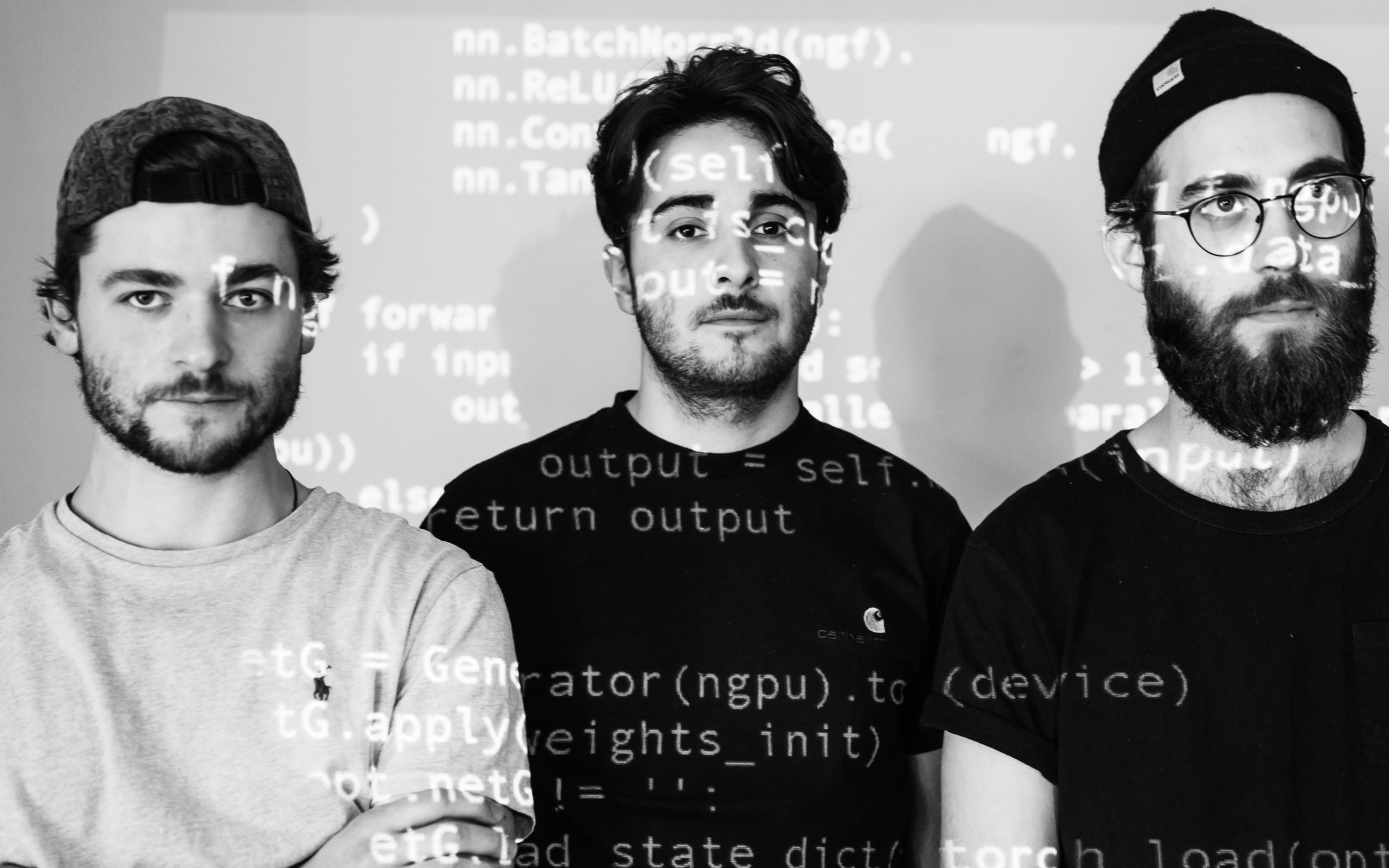 Obvious是一个由以下艺术家和研究人员组成的法国团体:Hugo Caselles-Dupré (1993), Pierre Fautrel (1993) and Gauthier Vernier (1993). 他们的作品在多家机构展出:中国美术馆 (北京,2019), 法赫德国王文化中心 (利雅得, 2019), 艾尔米塔什博物馆 (圣彼得堡, 2019), 艺术之家 (...