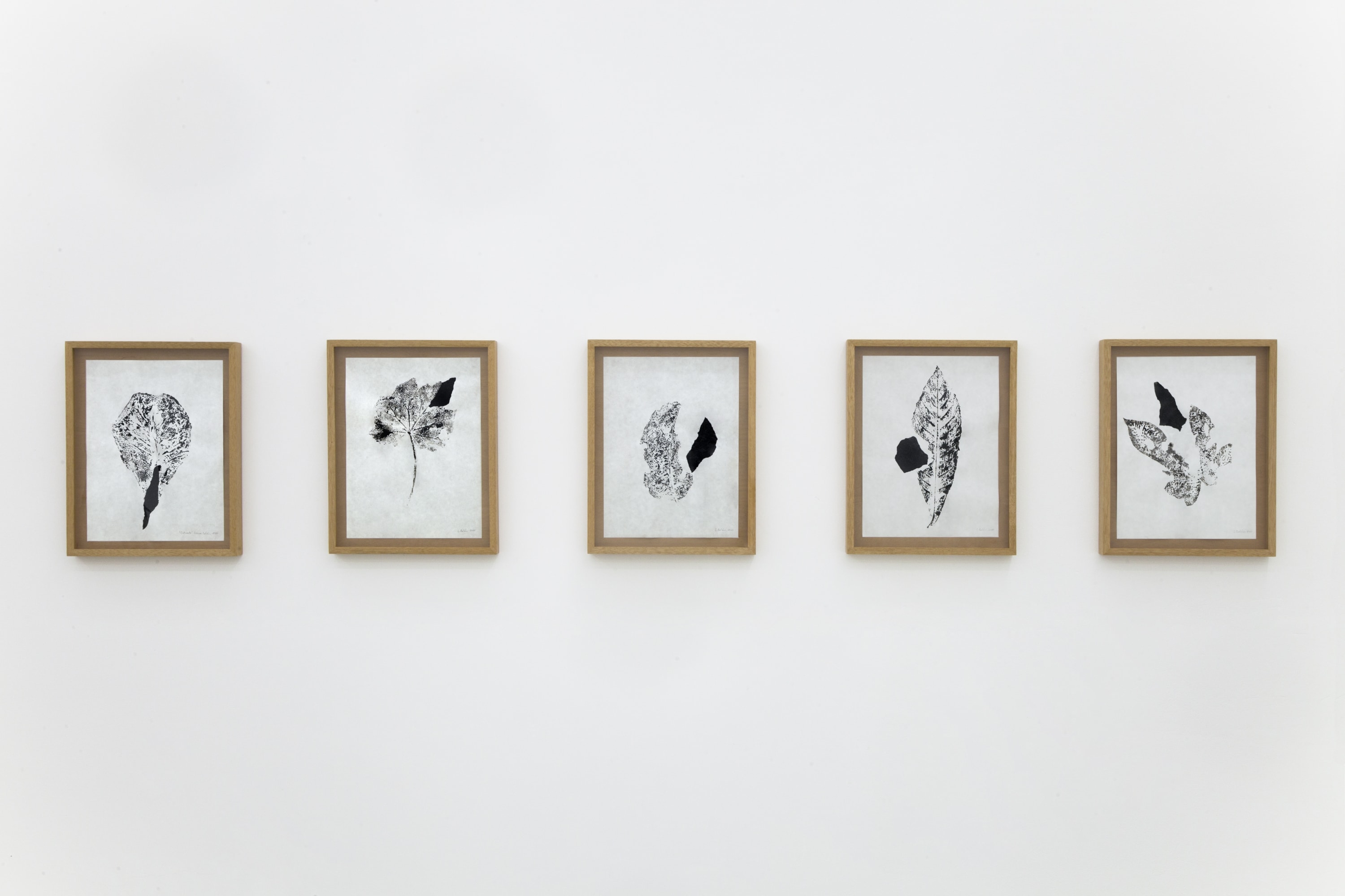 Laura Belém Entreato I, 2020 Minério de ferro, aglutinante e colagem de papel carbono sobre papel sumi-e (Iron ore, addhesive...