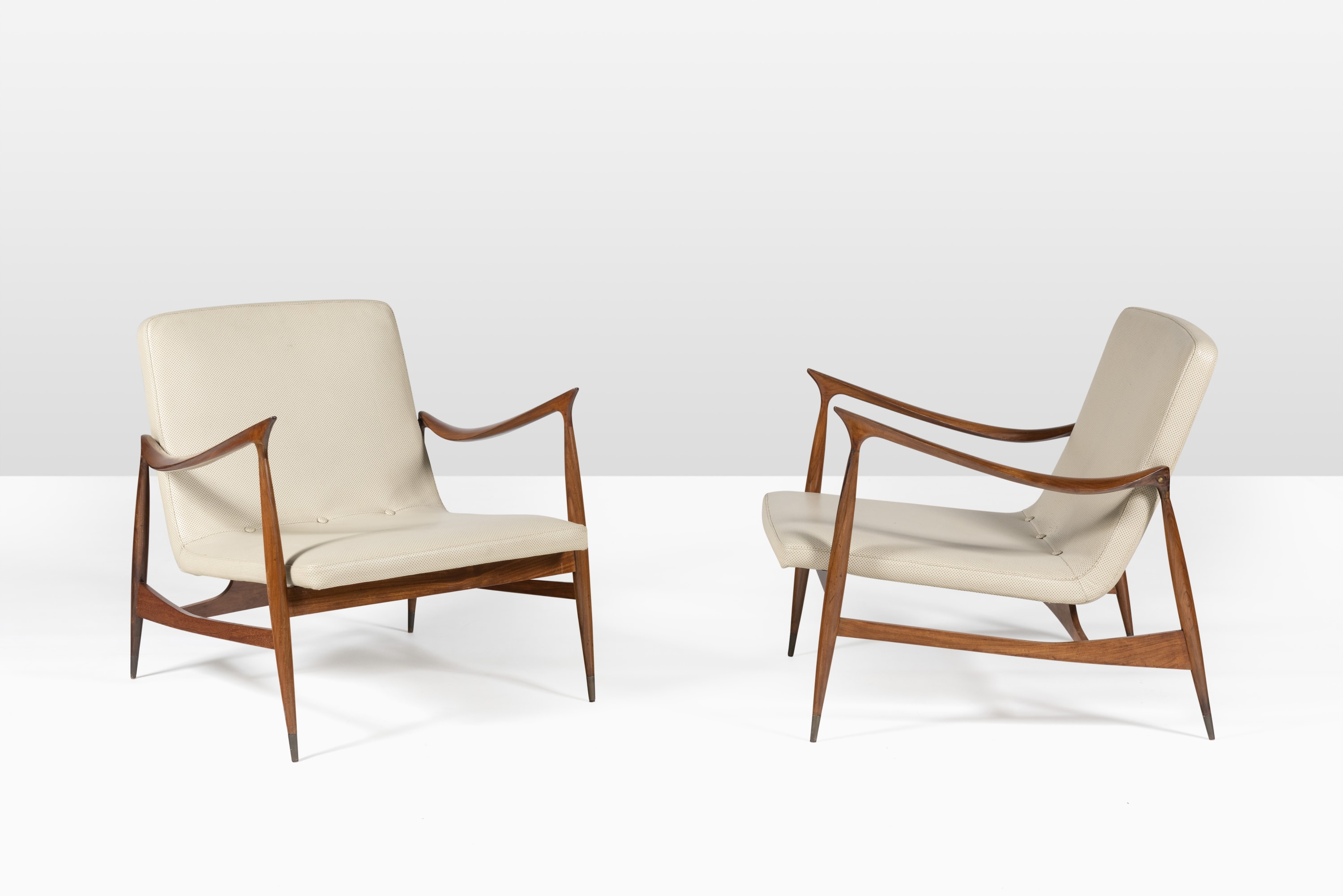 Pair of Dinamarquesa armchairs, 1956 Caviuna Brazilian Rosewood, brass feet with wood finish. 67 x 70 x 75 cm (26...