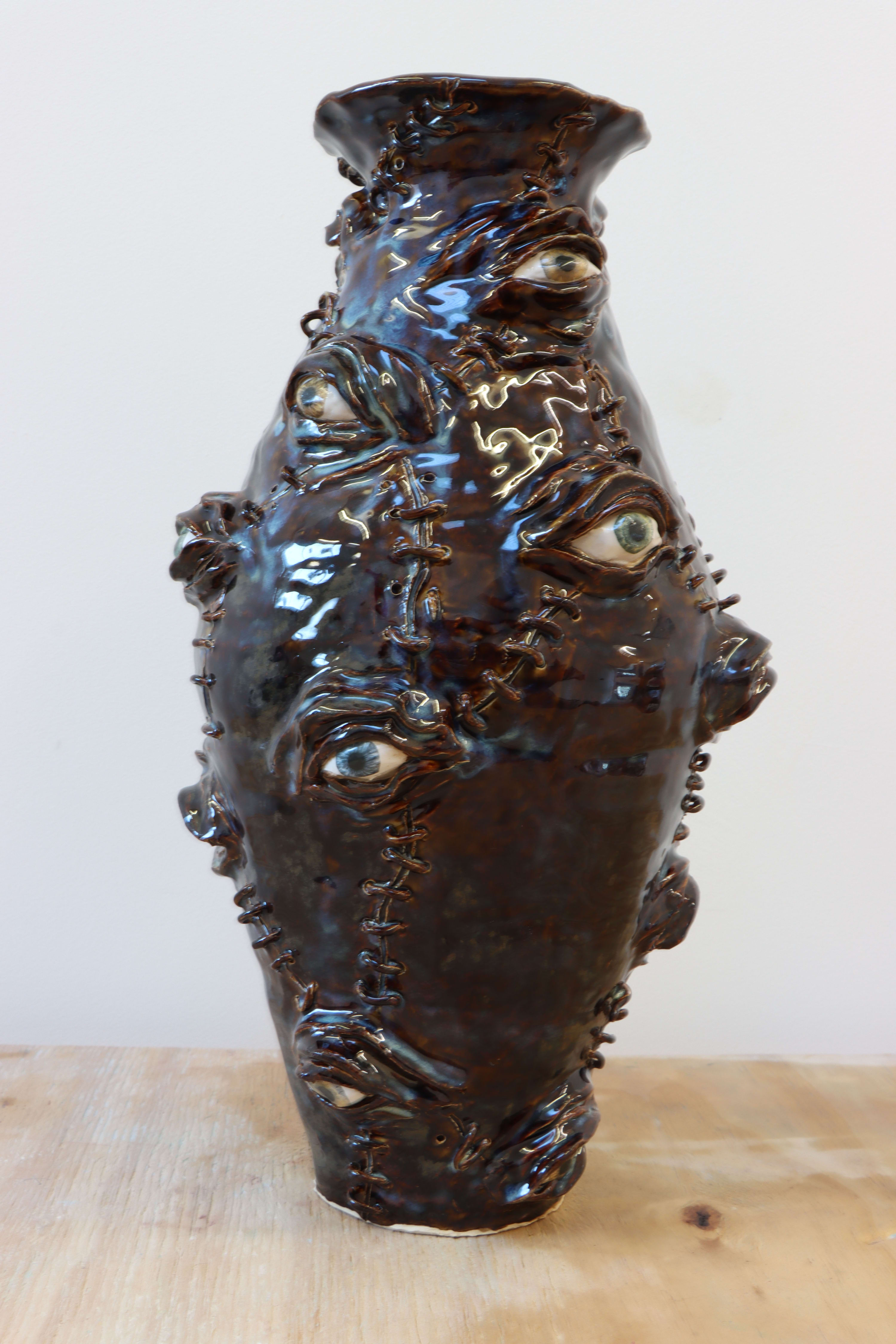 Lindsey MENDICK Bursting at the seams, 2021 Glazed ceramic 40 x 25 cm