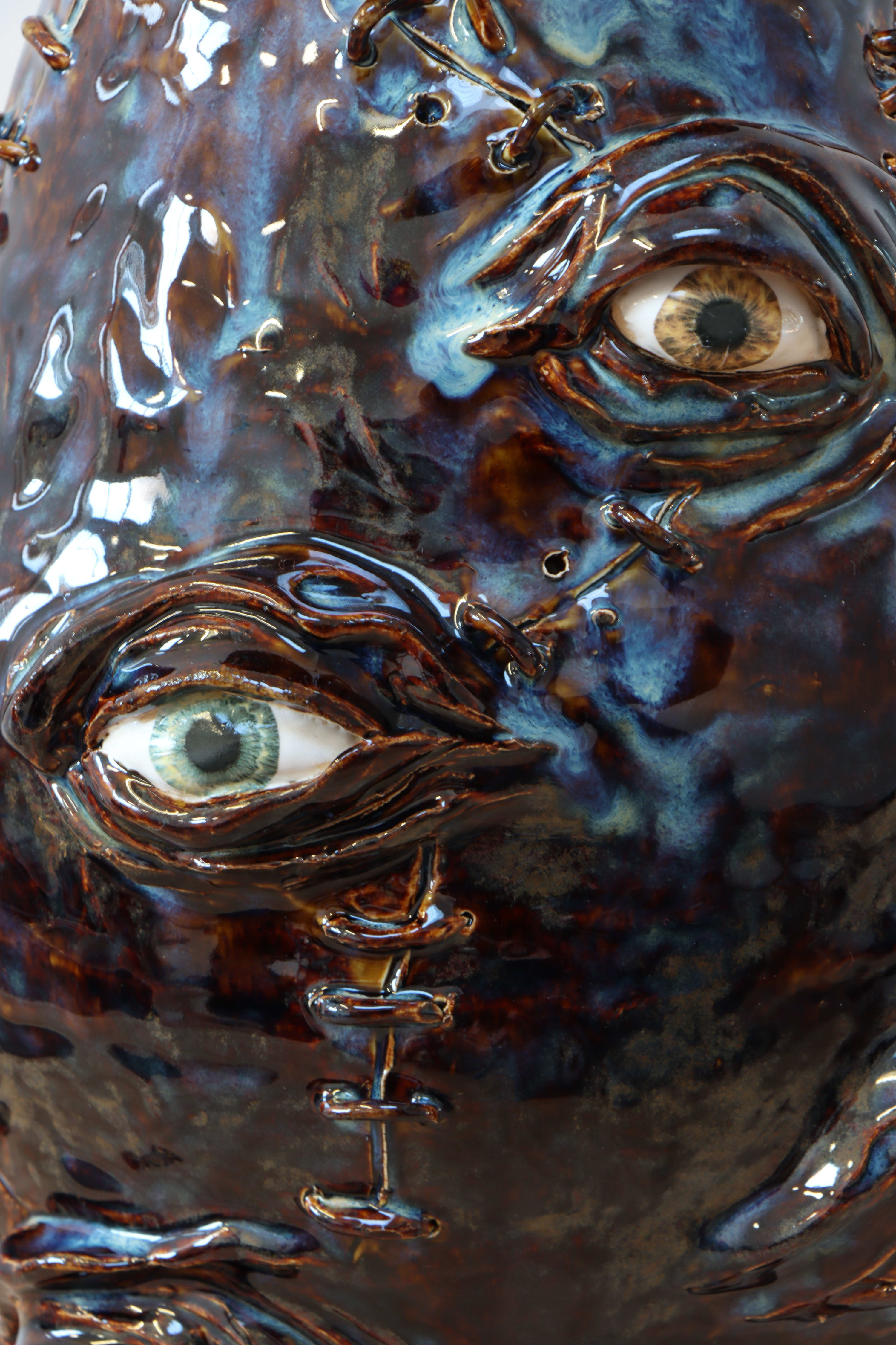 Lindsey MENDICK Bursting at the seams, 2021 Glazed ceramic 40 x 25 cm