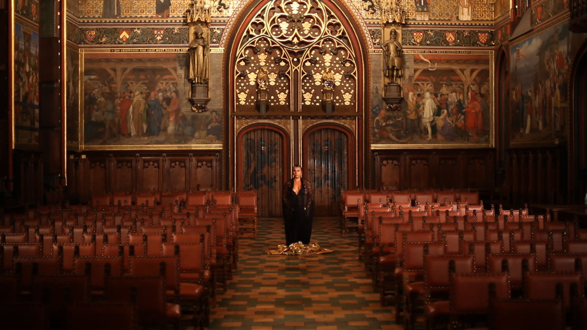 Berni SEARLE Interlaced, 2011 Three-channel video projection HD video, sound, colour, synchronised 8 minutes 30 secs Edition of 5 +...