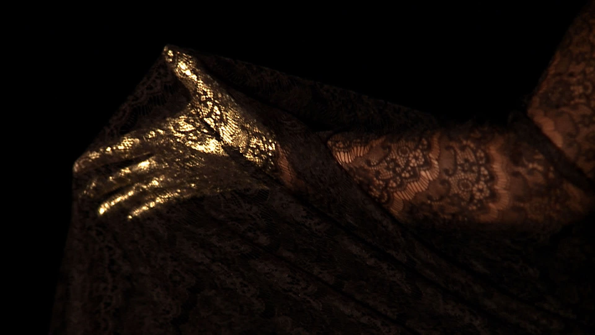 Berni SEARLE Interlaced, 2011 Three-channel video projection HD video, sound, colour, synchronised 8 minutes 30 secs Edition of 5 +...