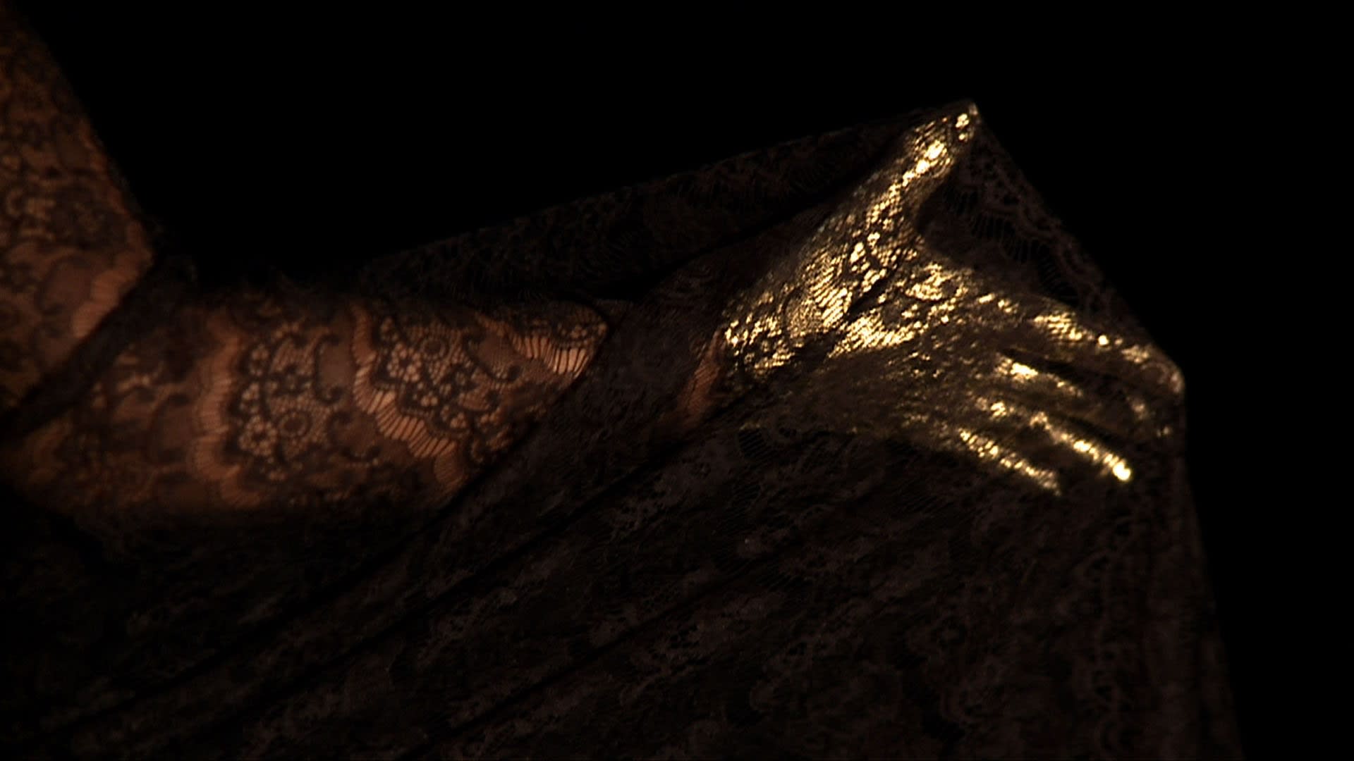 Berni SEARLE Interlaced, 2011 Three-channel video projection HD video, sound, colour, synchronised 8 minutes 30 secs Edition of 5 +...