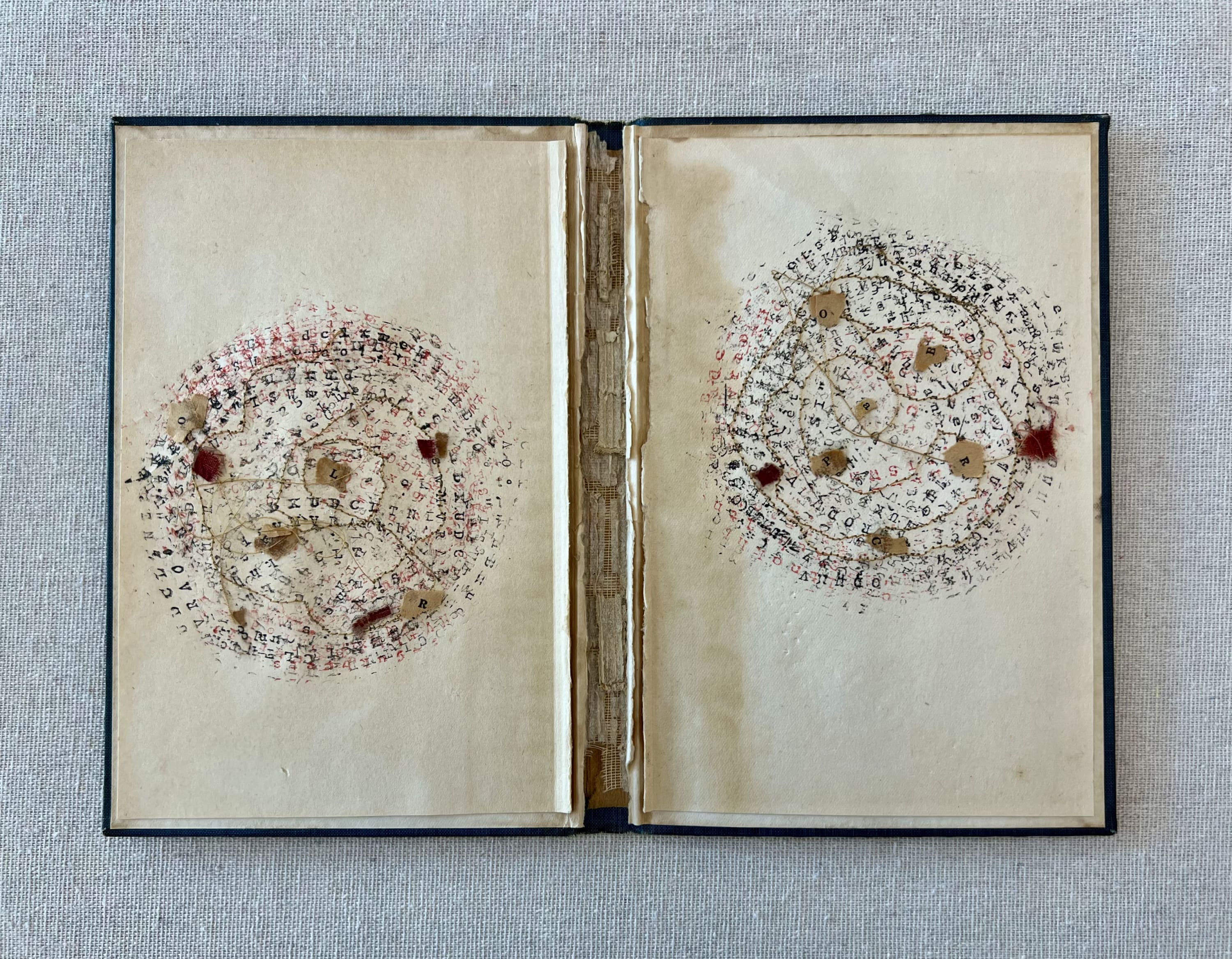 LISTEN TO THE AUDIO DESCRIPTION OF THE ARTWORK→