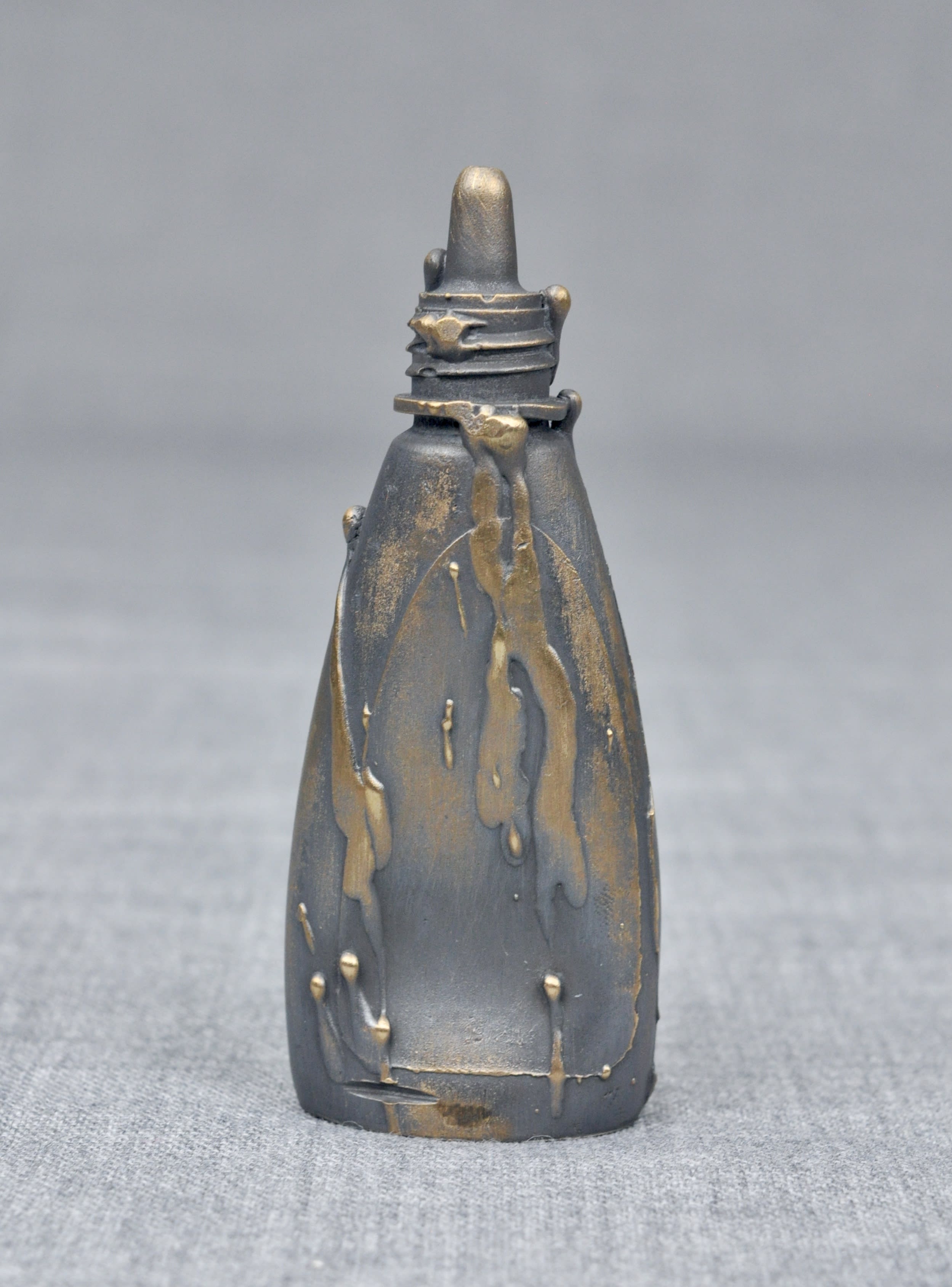 LISTEN TO THE AUDIO DESCRIPTION OF THE ARTWORK→