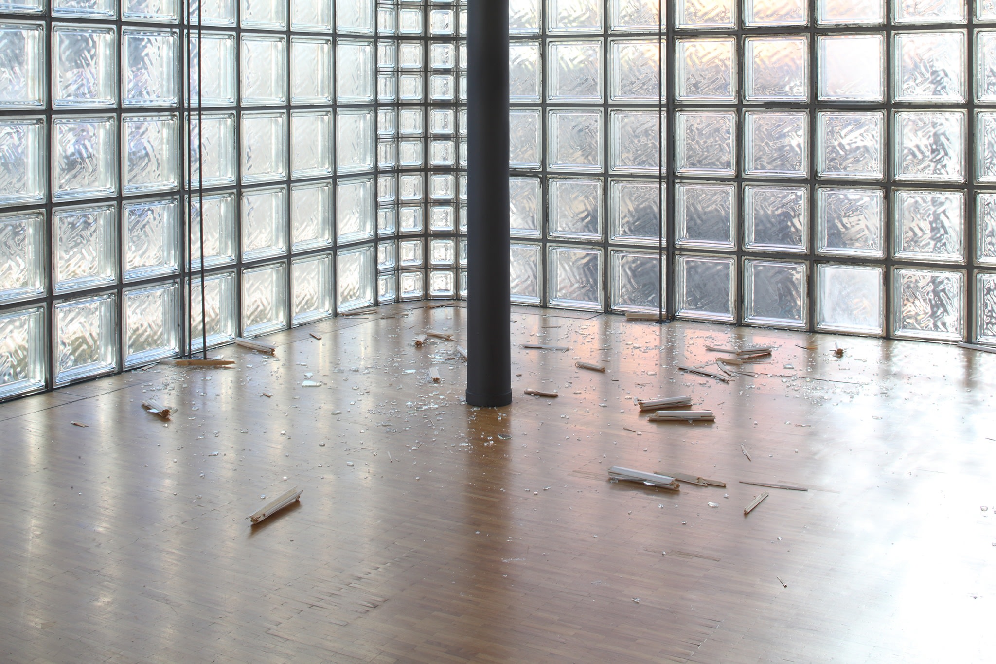 Icarus Falling – An Exhibition Lost with Ryan Gander