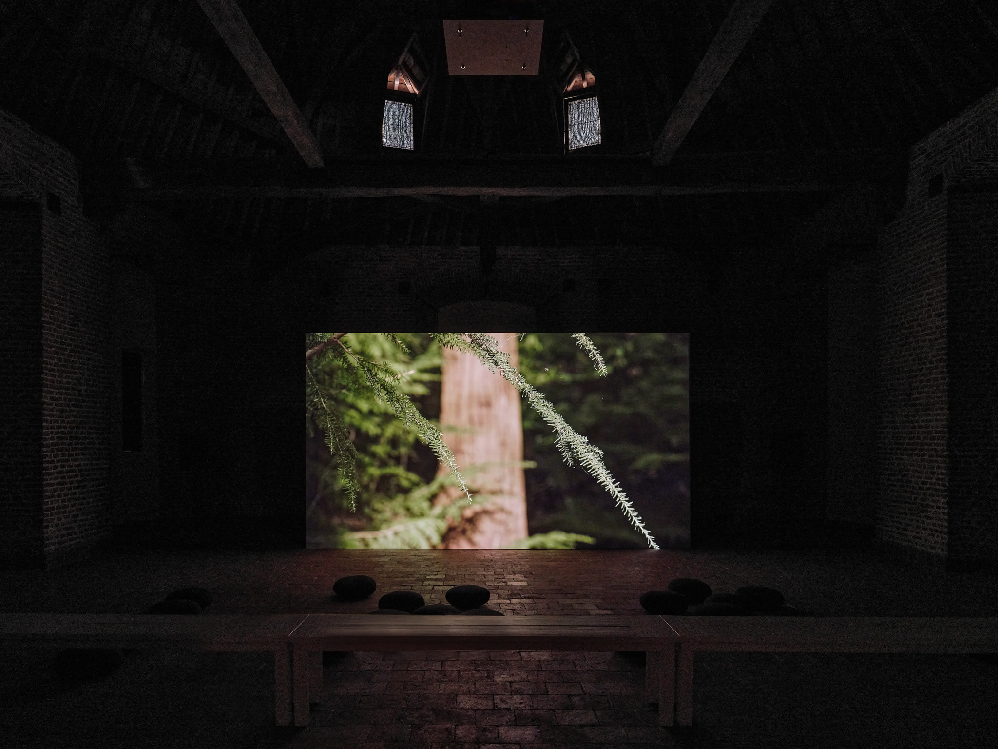 At the window / Feel the heartbeat of history David Claerbout