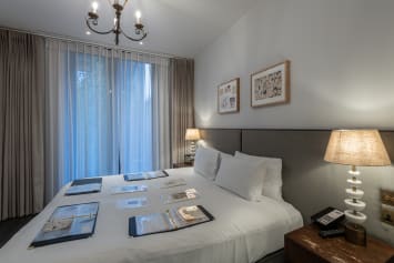 Minor Attractions, Emily Harter