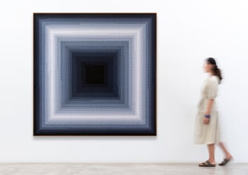 José Patrício Expansão e retração tonal II, 2023 peças de quebra-cabeças de plástico sobre madeira 190 x 190 cm