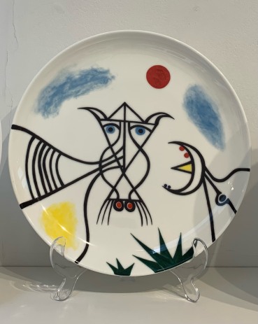 Desmond Morris  The Intruder, 2017  Ceramic under-glaze on bisque plate, subsequently fired  27 x 27cm  Limited edition of 30 plates  £150