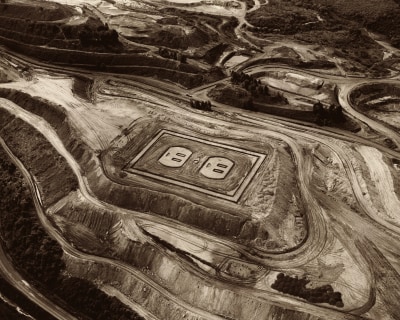 vik muniz, earthworks: outlet (fabrica, iron mine), 2005
