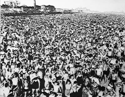 vik muniz, pictures of paper: crowd at coney island, 89º, they came early and they stayed late, july 1940, after weegee, 2009