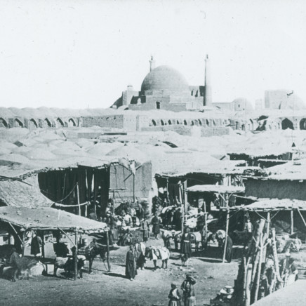 Ernest Hoeltzer - A bazaar in Isfahan, Late 19th Century