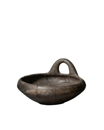 Etruscan impasto ware kyathos, 7th century BC