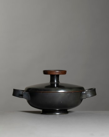 Large Greek black-glaze lekanis, Athens, 450-425 BC