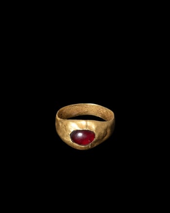 62. Roman ring with cabochon, c.1st century BC-1st century AD