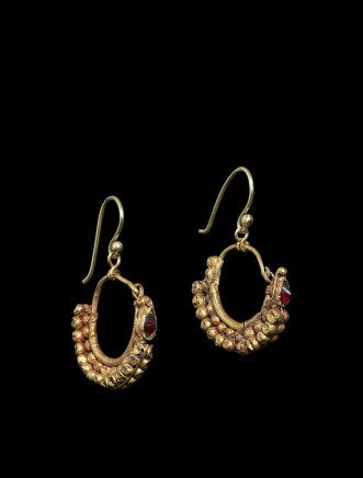 Roman hoop earrings with gemstone and applied hollow gold pellets, 1st-2nd Century AD