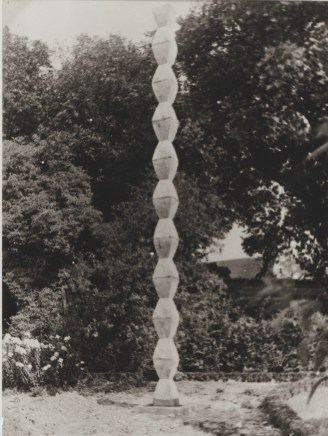 Constantin Brâncuși's Endless Column Voulangis And Tirgu Jiu
