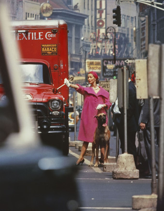 William Klein, Dolores wants a Taxi, New York (Vogue), 1958