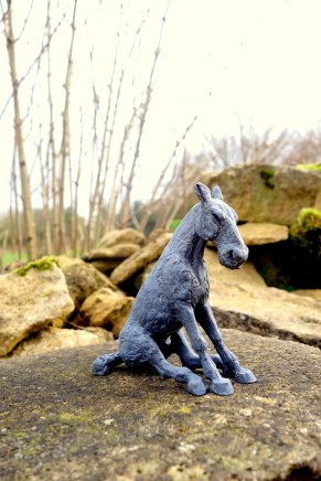 Sophie Ryder, Sitting Horse (miniature), 2015