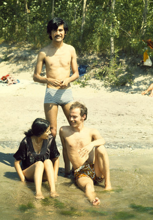 Sunil Gupta, Sunil, Shalini, Rudi at the beach, Toronto, circa 1973
