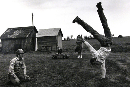 Larry Towell, Lambton County, Ontario, Canada [handstand], 1995