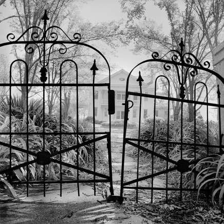 Rosalind Fox Solomon, Mississippi, [White house with black iron gate], 1977