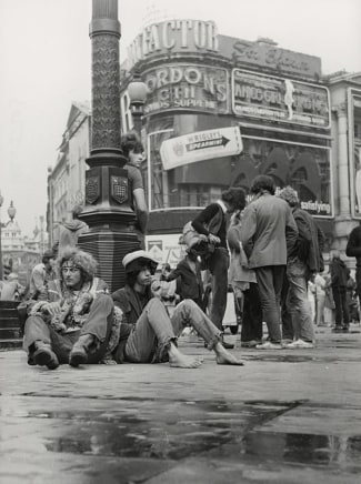 Ian Tyaps, [Counter-culture types hanging out in Piccadilly Circus, London], circa 1965
