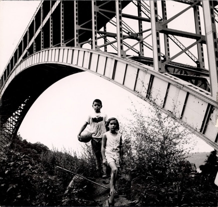 Arthur Tress, Children Under Sputyen Duvel Bridge, New York, 1968
