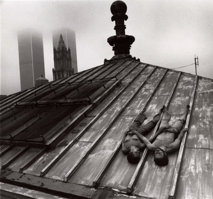 Arthur Tress, Lovers on the Roof of the Municipal Building, New York, 1978