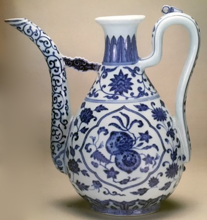 A FINE CHINESE BLUE & WHITE WINE EWER , Daoguang (1821 - 1850)